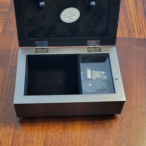 MUSICAL JEWELRY BOX. - Picture 6 of 8